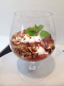 Jordbær-rabarber dessert