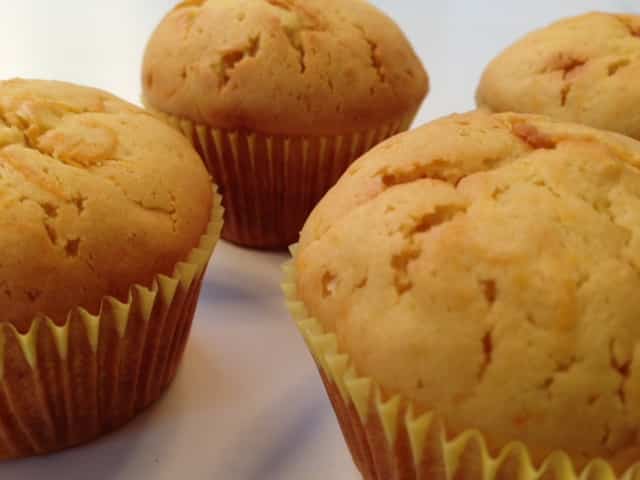 Muffins med appelsin og guleroedder
