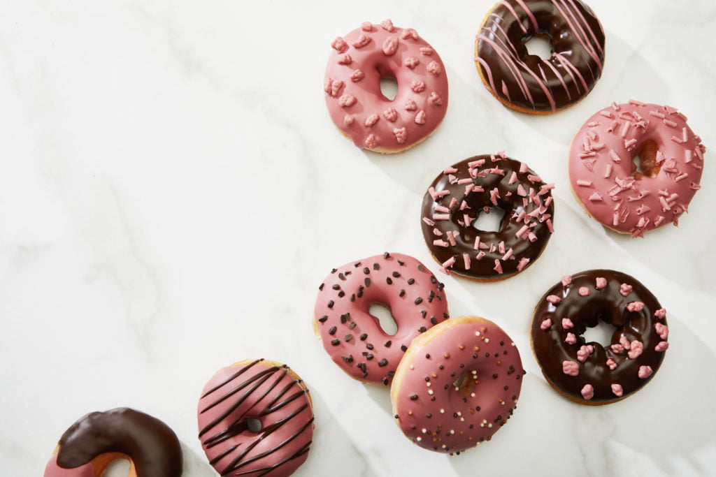 Donuts med Callebaut Ruby Chokolade Glaze